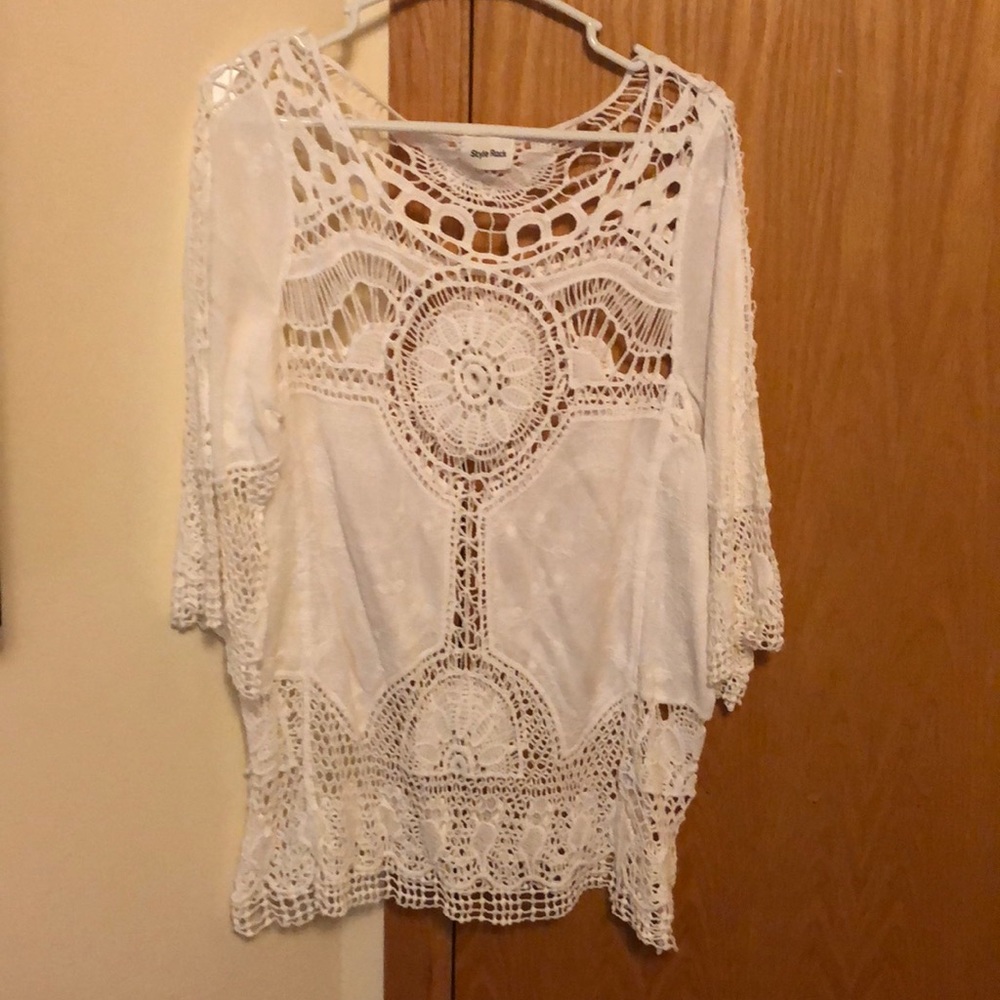 Style Rack lace white top, never worn and SZ L